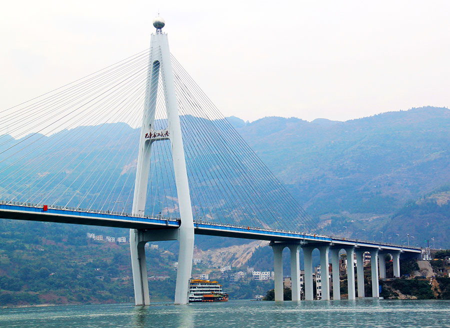 巴東長(zhǎng)江公路大橋